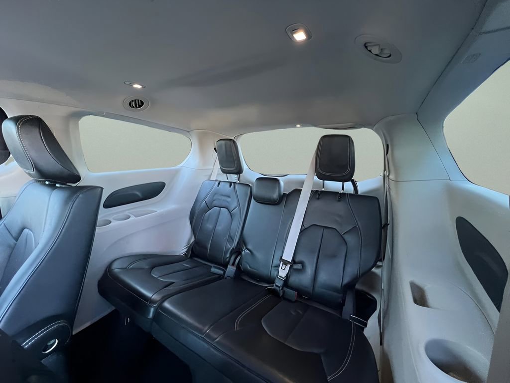 Used 2024 Chrysler Pacifica Select image 21