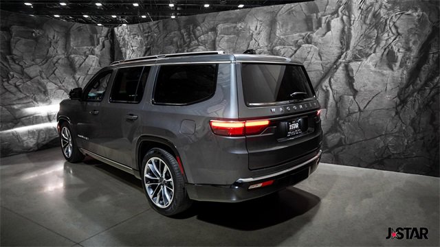 Used 2024 Jeep Wagoneer Series III w/ Premium Group I image 17