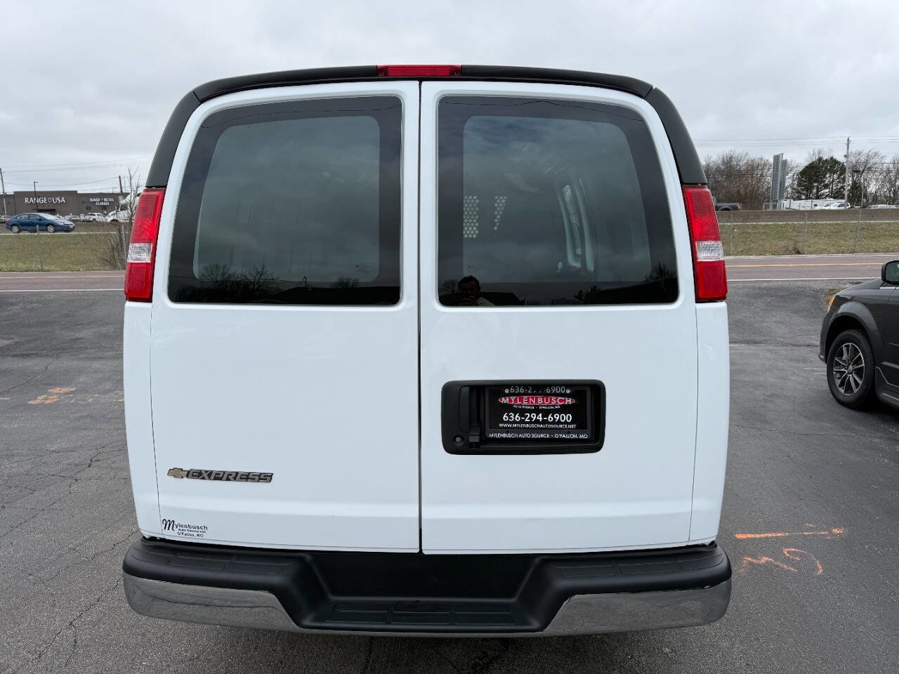 Used 2024 Chevrolet Express 2500 w/ Driver Convenience Package image 6