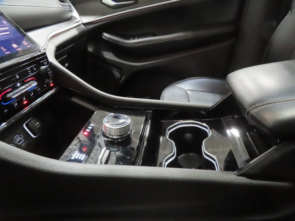 Certified 2023 Jeep Grand Cherokee Limited w/ Black Appearance Package image 5