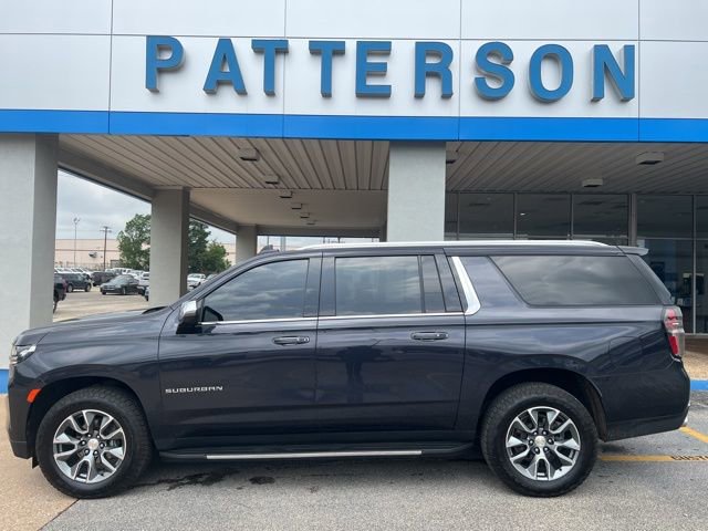 Used 2023 Chevrolet Suburban Premier AWD/4WD image 2
