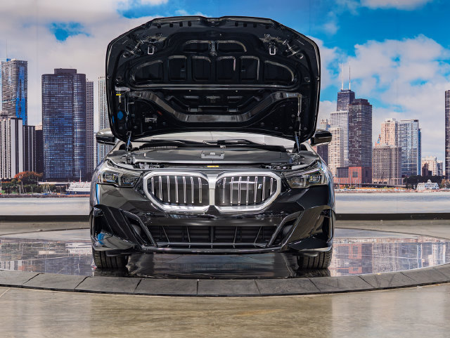 New 2027 BMW i5 xDrive40 w/ M Sport Package AWD/4WD image 4