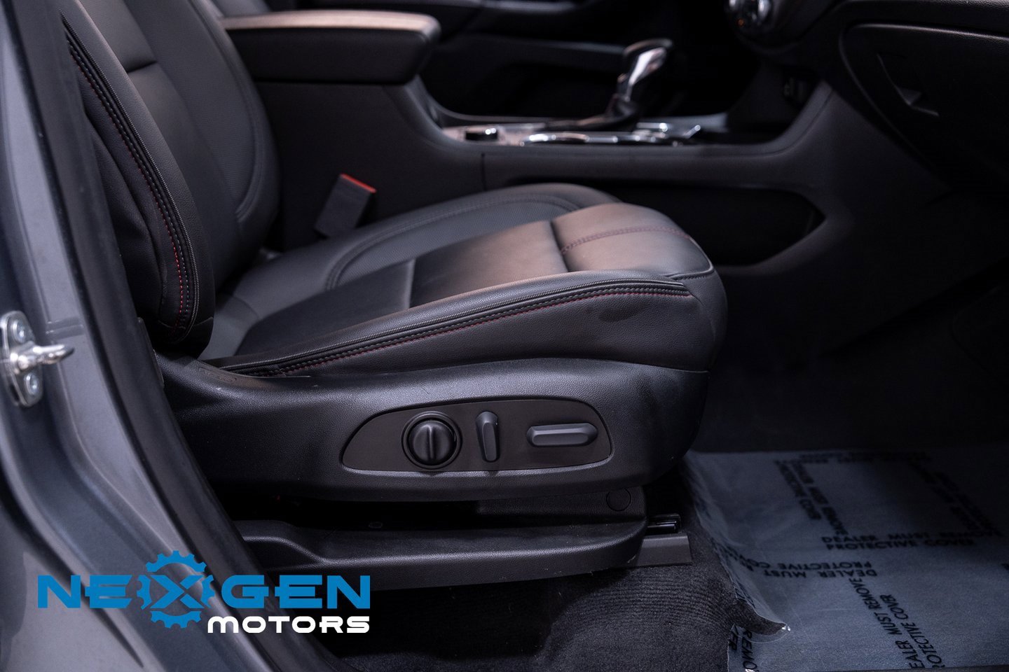 Used 2023 Chevrolet Traverse RS w/ LPO, Floor Liner Package image 55