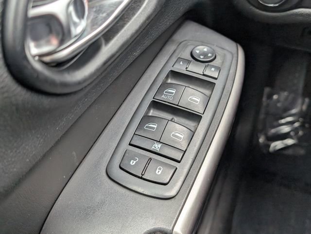 Used 2020 Jeep Cherokee Latitude AWD/4WD image 24