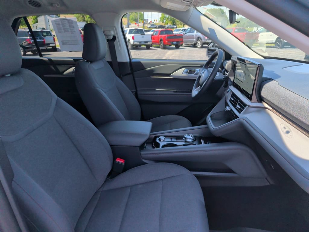Used 2025 Ford Explorer Active AWD/4WD image 16