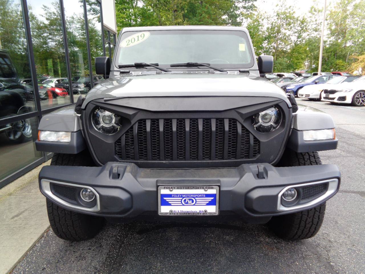 Used 2019 Jeep Wrangler Unlimited Sahara w/ Dual Top Group AWD/4WD image 2