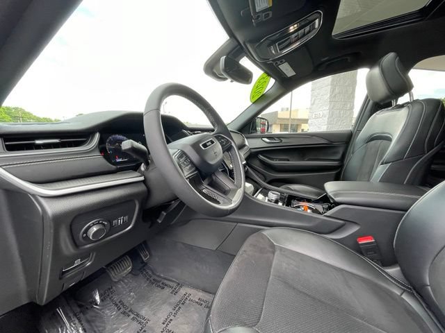 Used 2023 Jeep Grand Cherokee L Altitude AWD/4WD image 11