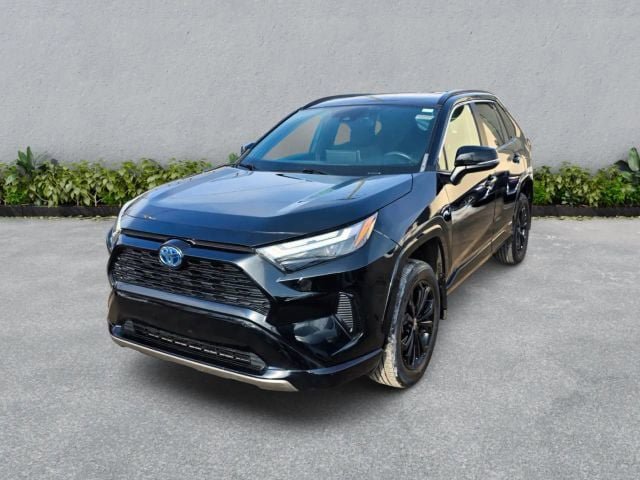 Used 2022 Toyota RAV4 SE w/ Convenience Package image 2