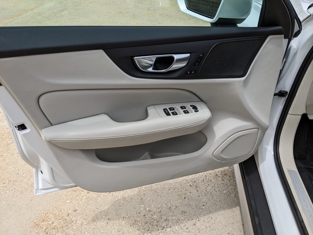 Certified 2026 Volvo V60 B5 Cross Country Ultra w/ Protection Package Premier AWD/4WD image 9