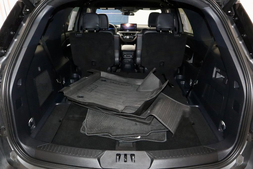 Used 2025 Ford Explorer ST-Line image 13