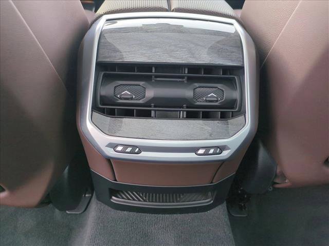 Used 2024 BMW 760i xDrive w/ Premium Package 2 AWD/4WD image 18