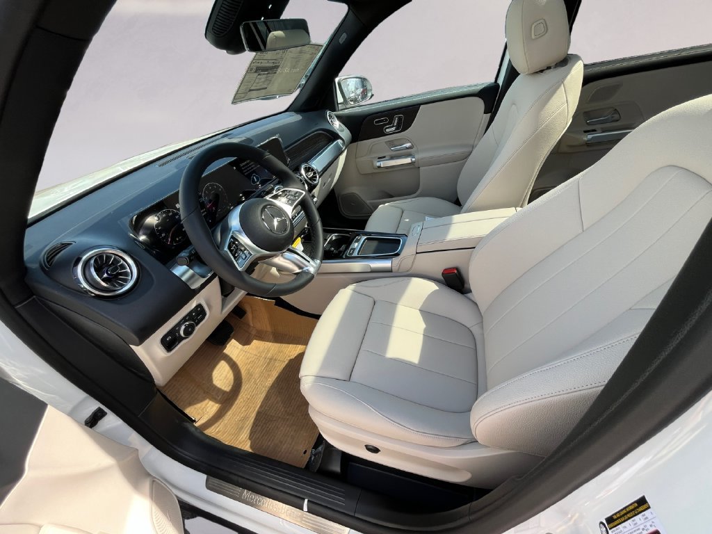 New 2026 Mercedes-Benz GLB 250 4MATIC image 6