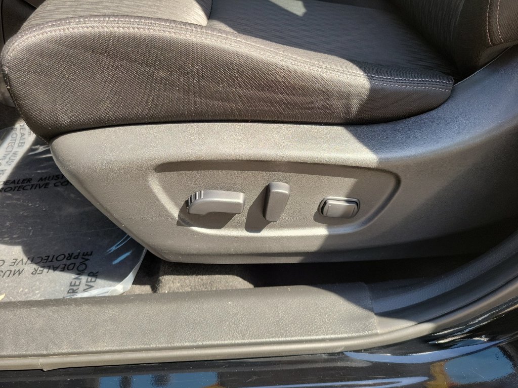 Used 2020 Nissan Rogue SV FWD image 13