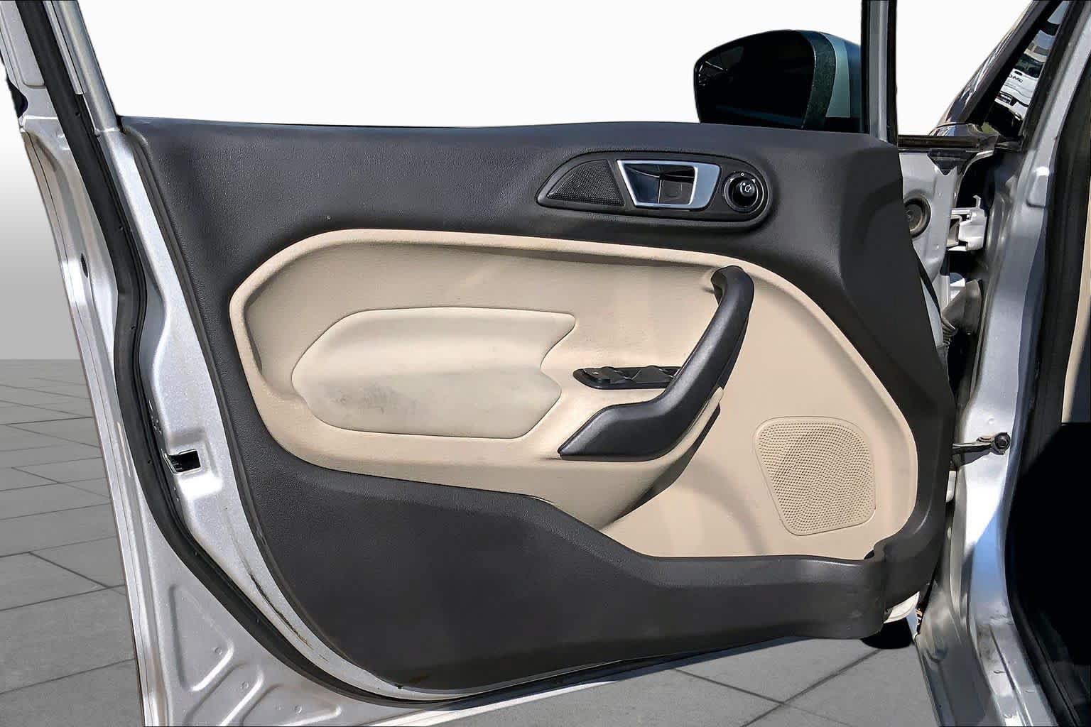 Used 2014 Ford Fiesta SE FWD image 18
