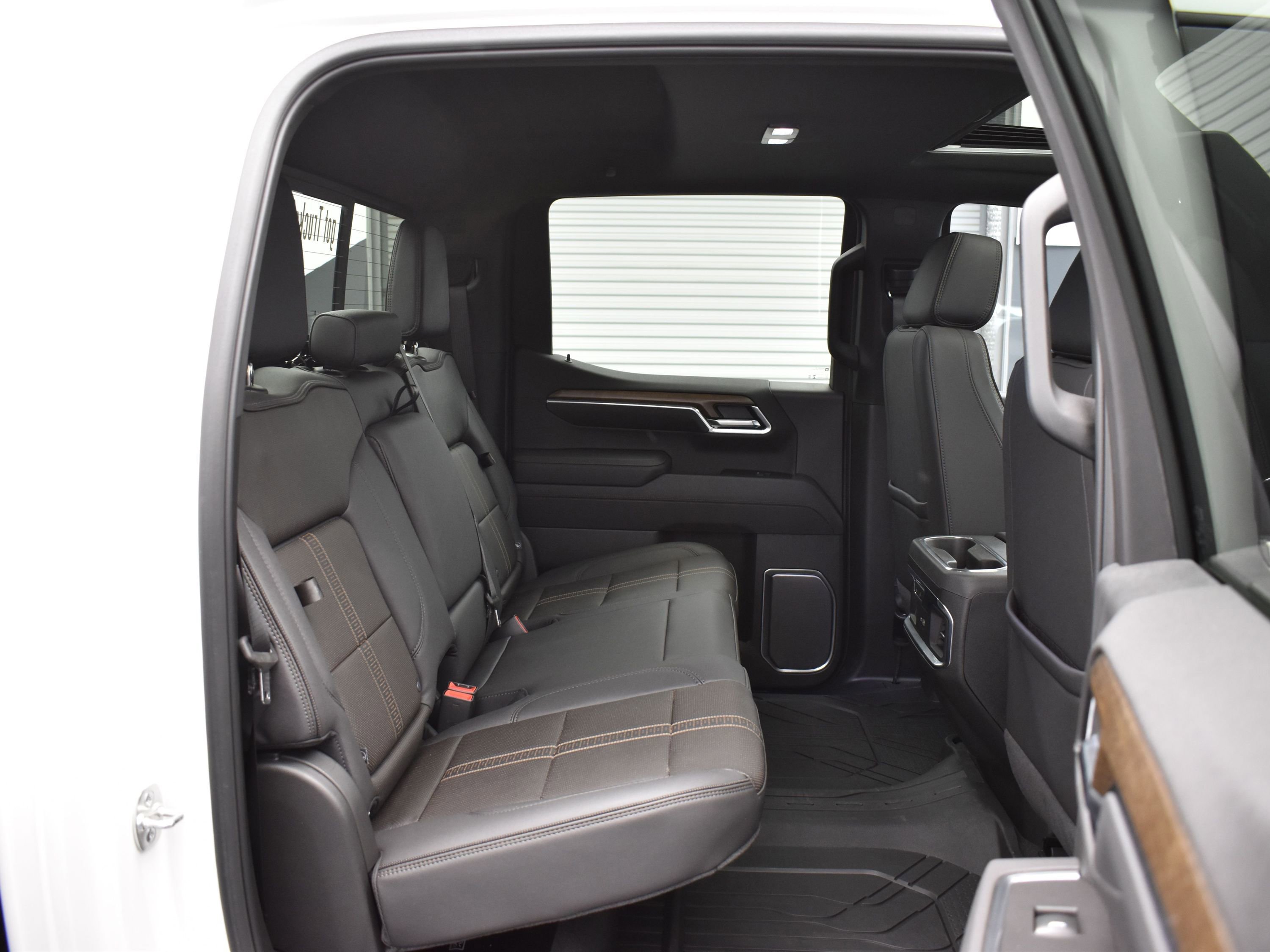 Used 2025 Chevrolet Silverado 1500 High Country image 11