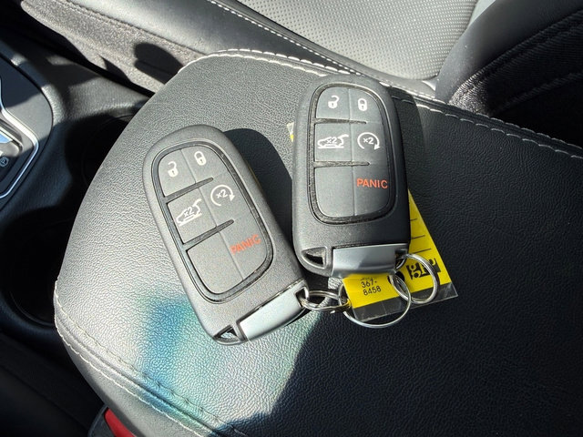 Used 2022 Jeep Cherokee Latitude Lux w/ Sun & Sound Group image 30