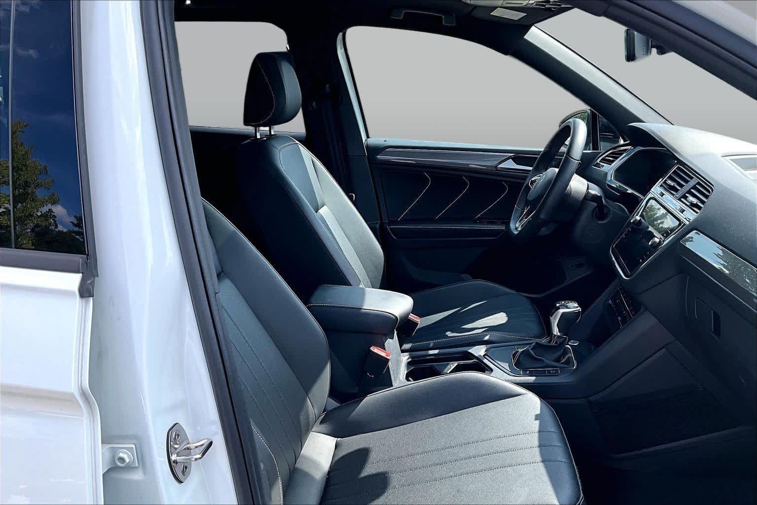 Used 2024 Volkswagen Tiguan SE R-Line FWD image 8