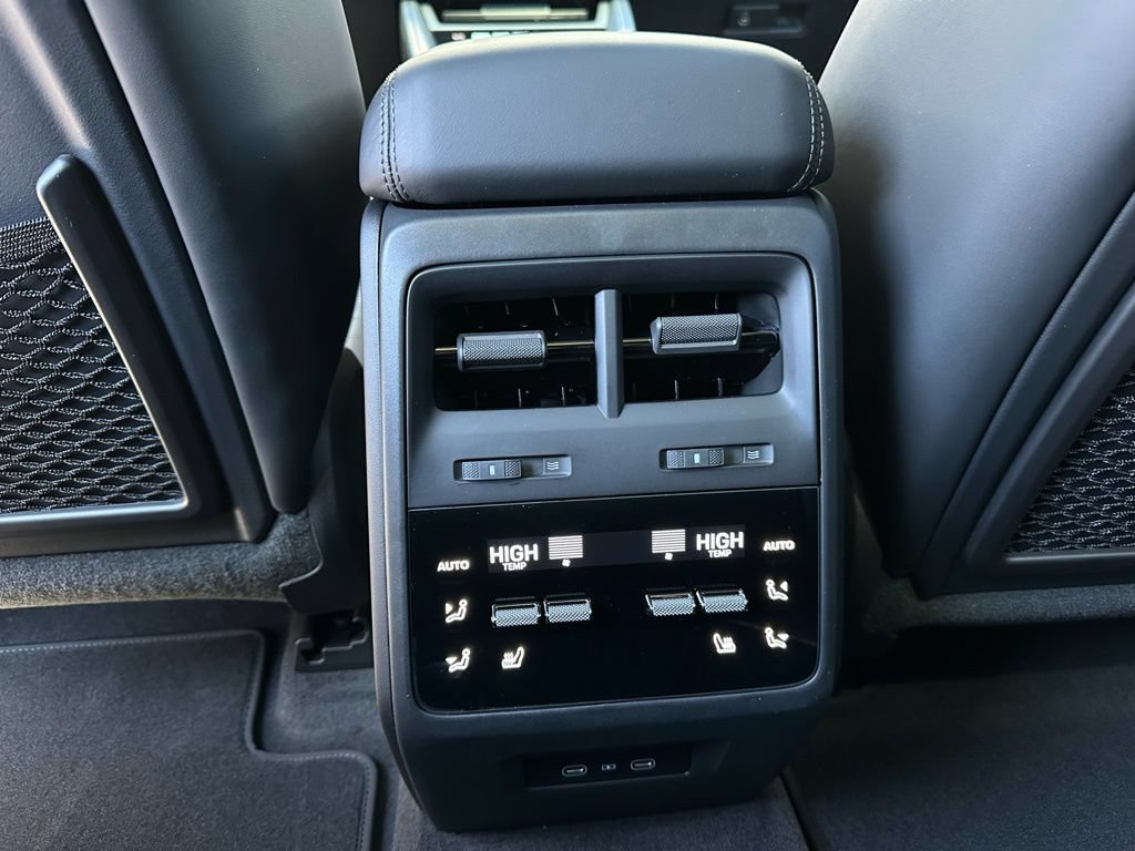 Used 2026 Porsche Macan Electric RWD image 39