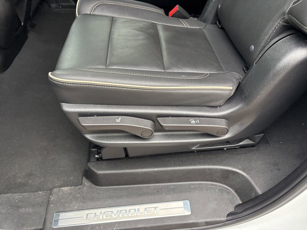 Used 2023 Chevrolet Suburban Premier image 17