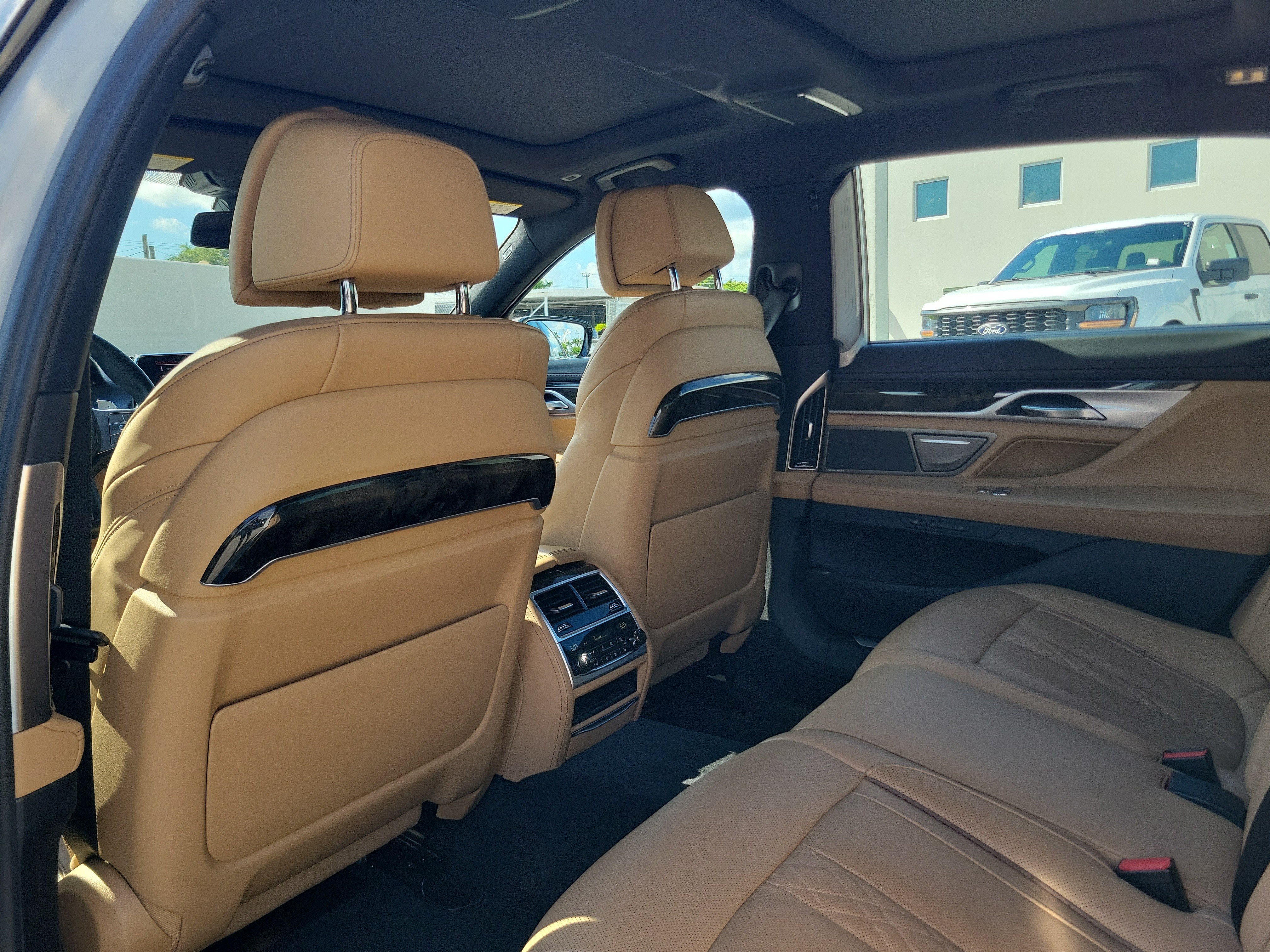 Used 2021 BMW 750i xDrive w/ Luxury Rear Seating Package AWD/4WD image 16