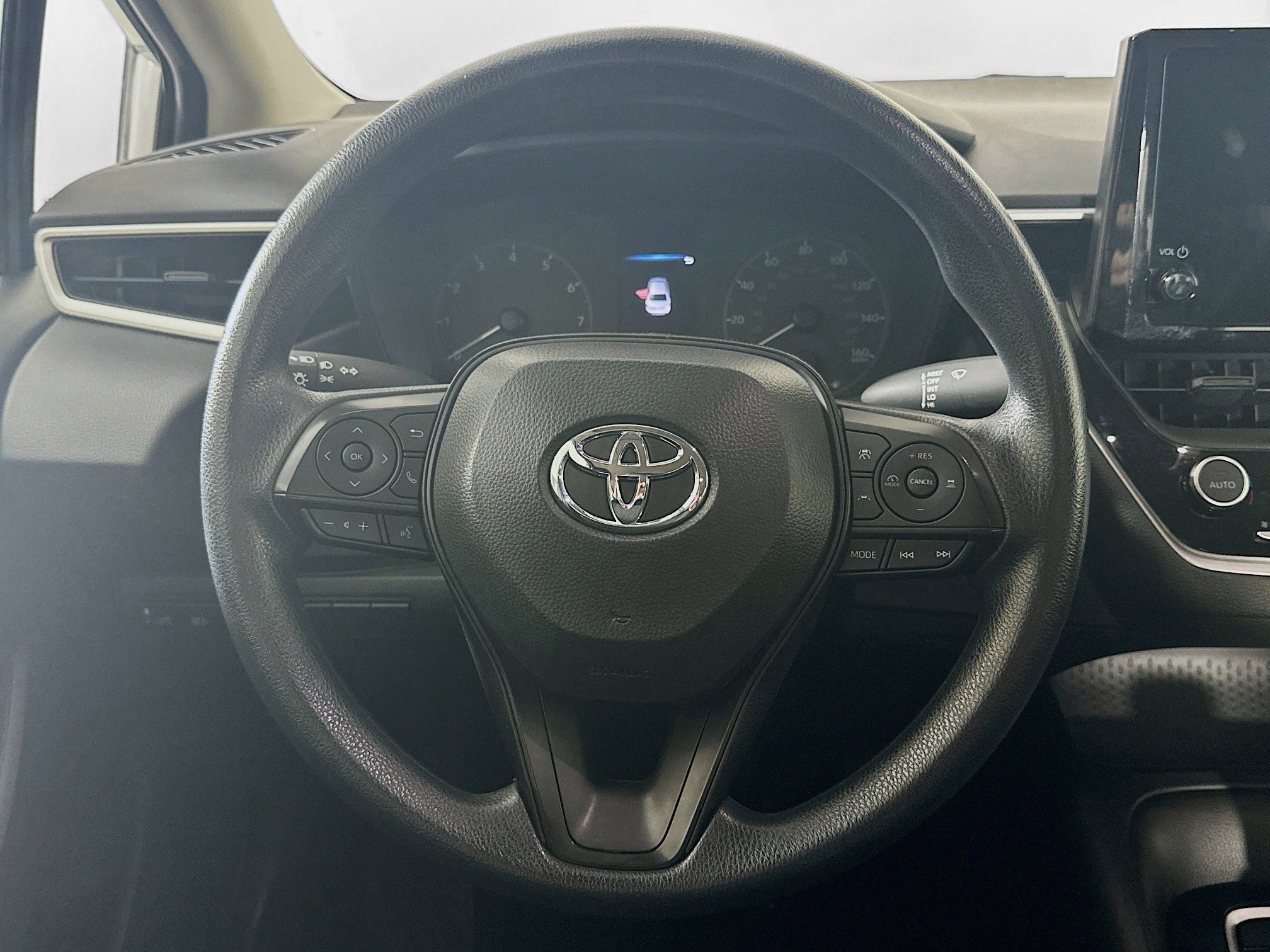 Used 2025 Toyota Corolla LE image 18