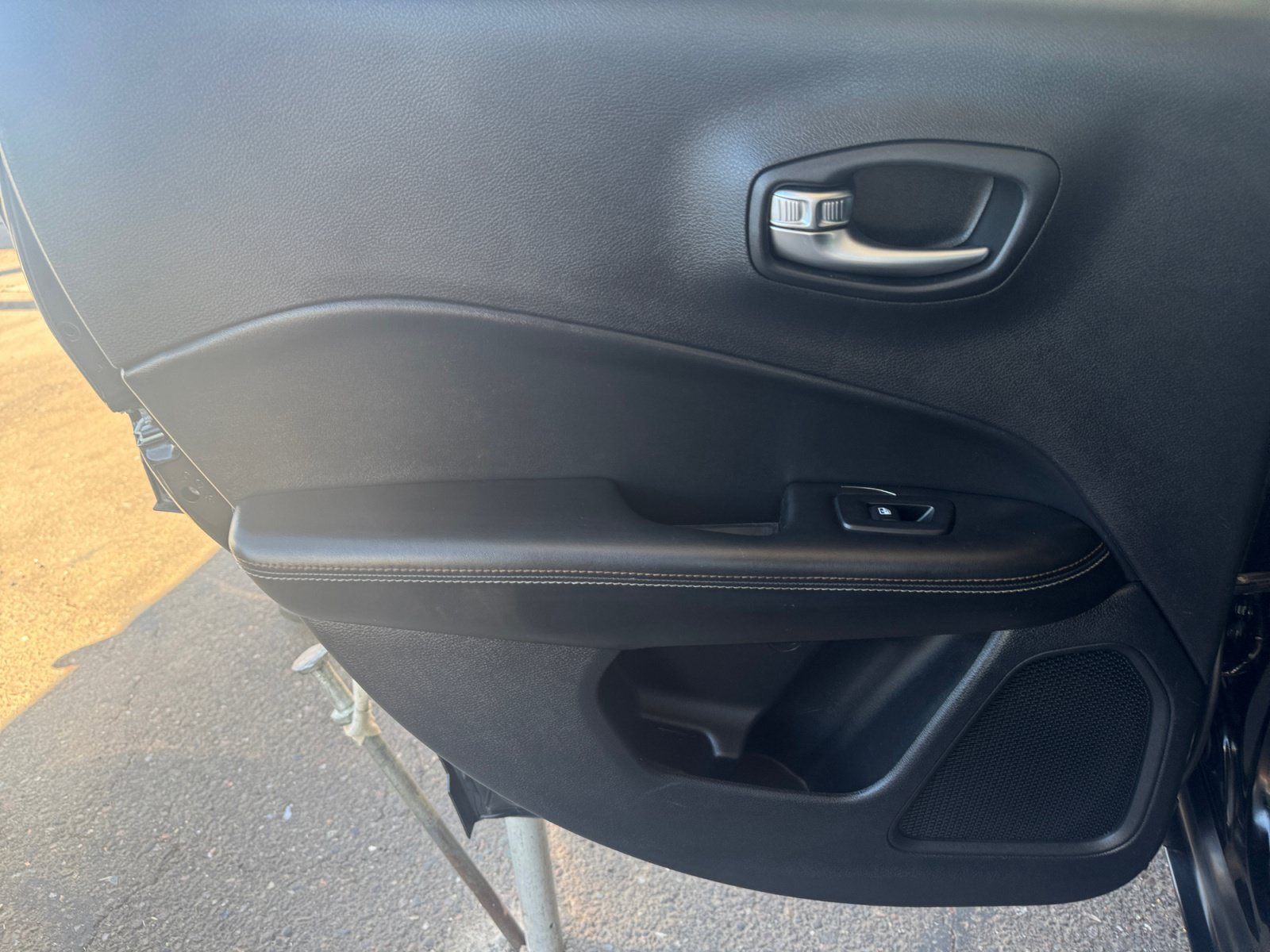 Used 2018 Jeep Compass Latitude w/ Popular Equipment Group FWD image 26