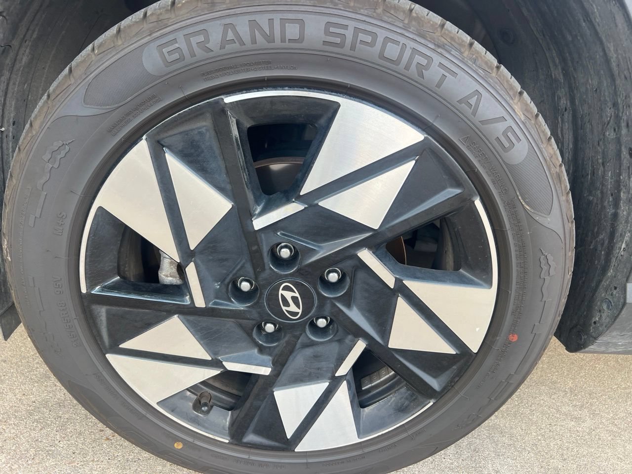 Used 2025 Hyundai Kona SEL FWD image 12