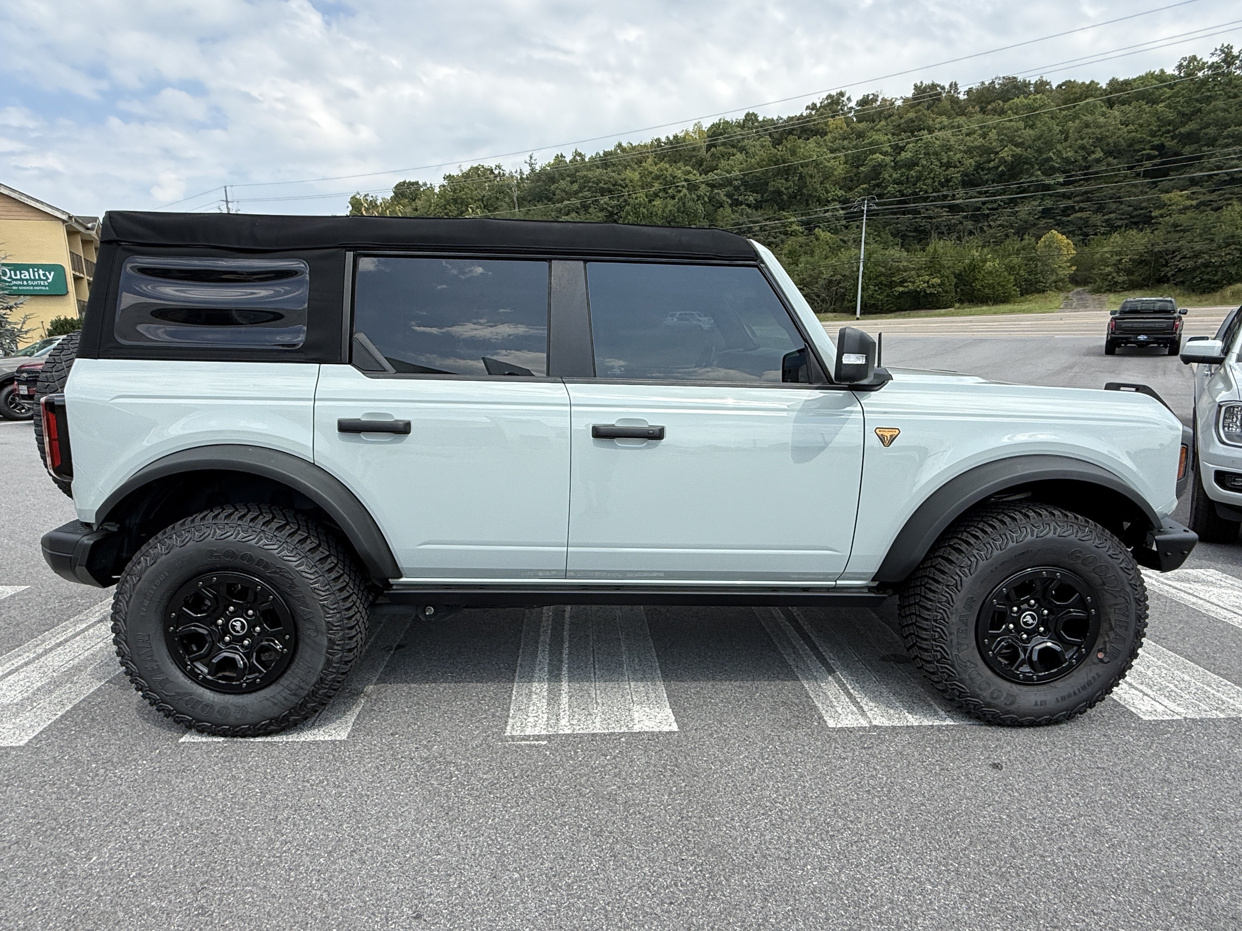 Used 2023 Ford Bronco Badlands AWD/4WD image 4