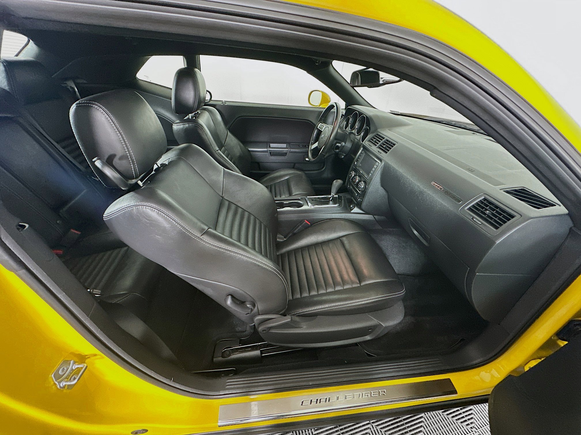 Used 2010 Dodge Challenger R/T RWD image 27