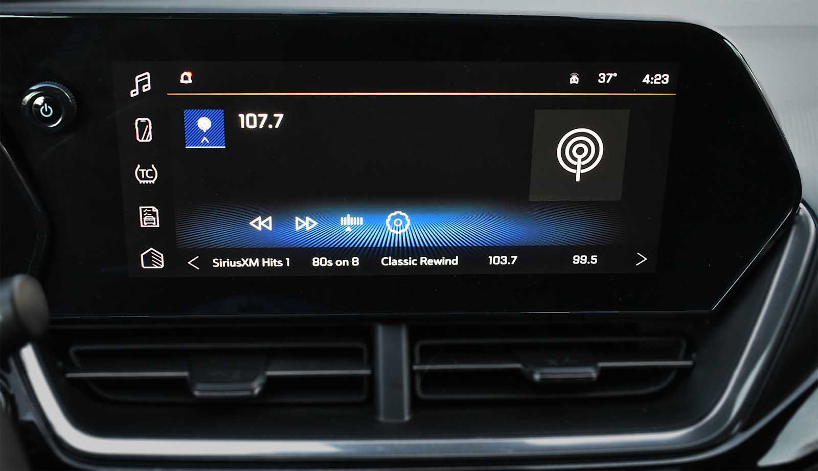 Used 2025 Chevrolet Trax RS w/ Sunroof Package image 19