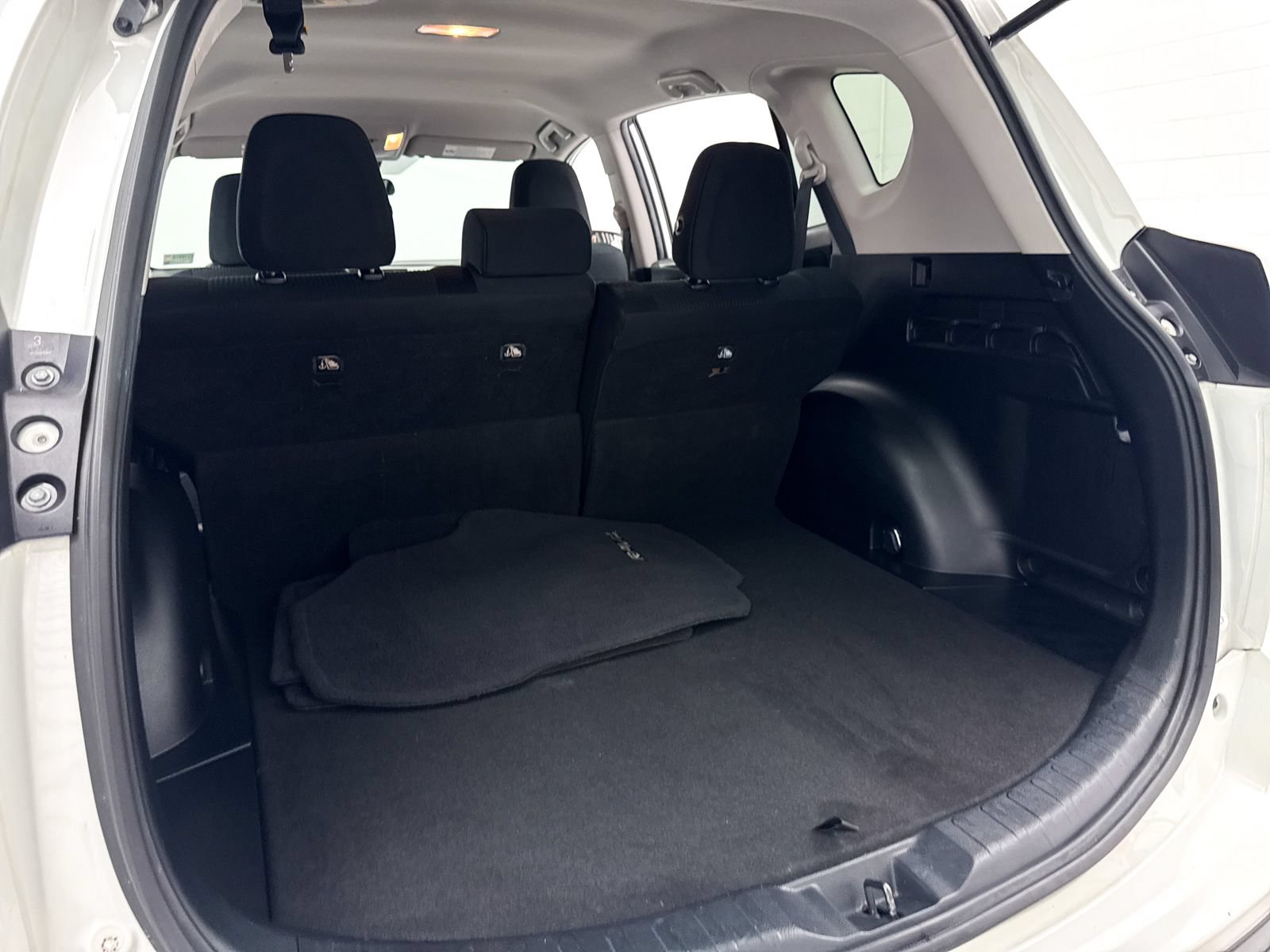 Used 2017 Toyota RAV4 LE FWD image 28