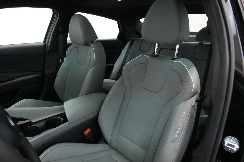 Certified 2025 Hyundai Elantra Limited FWD image 29