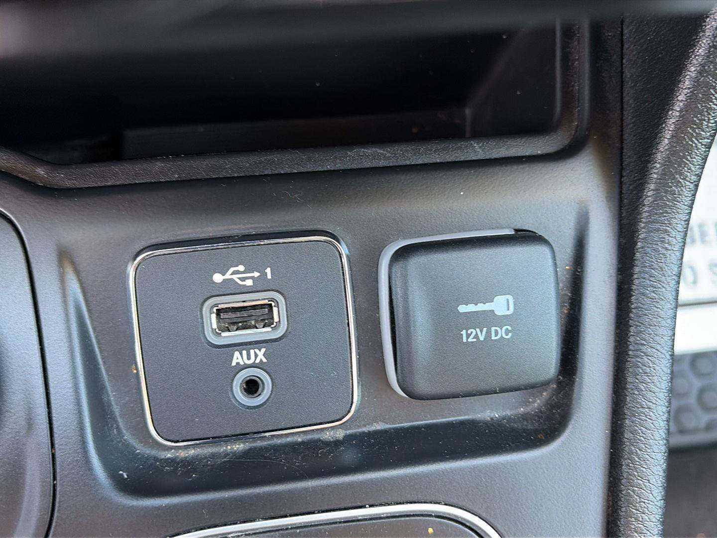 Used 2022 Jeep Cherokee Latitude AWD/4WD image 19