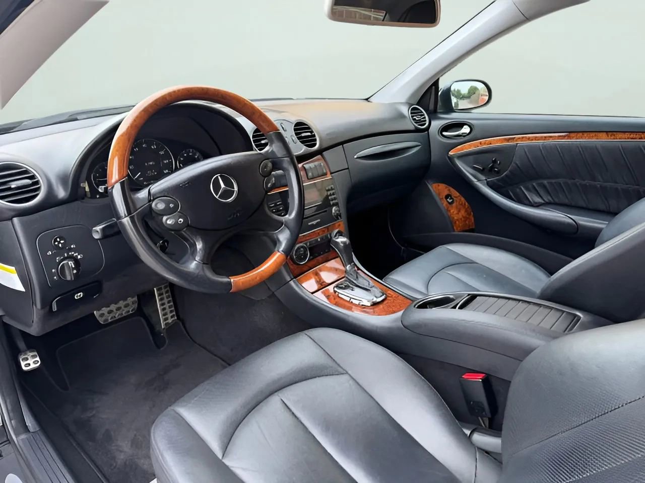 Used 2009 Mercedes-Benz CLK 350 Coupe image 18