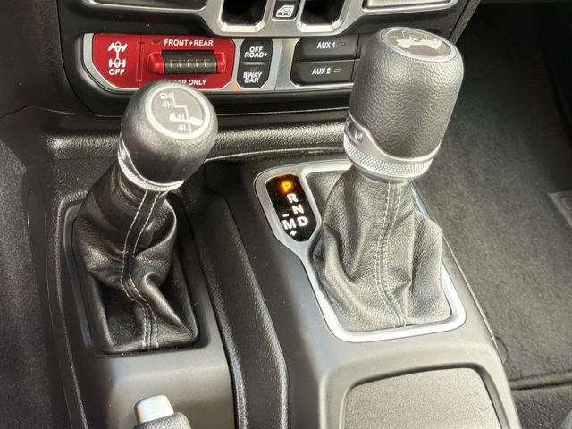 Used 2025 Jeep Wrangler Unlimited Rubicon AWD/4WD image 24