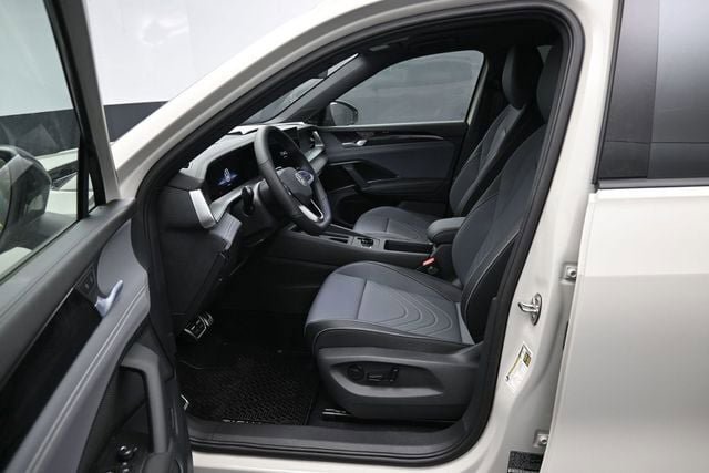 New 2026 Volkswagen Tiguan SE R-Line AWD/4WD image 9