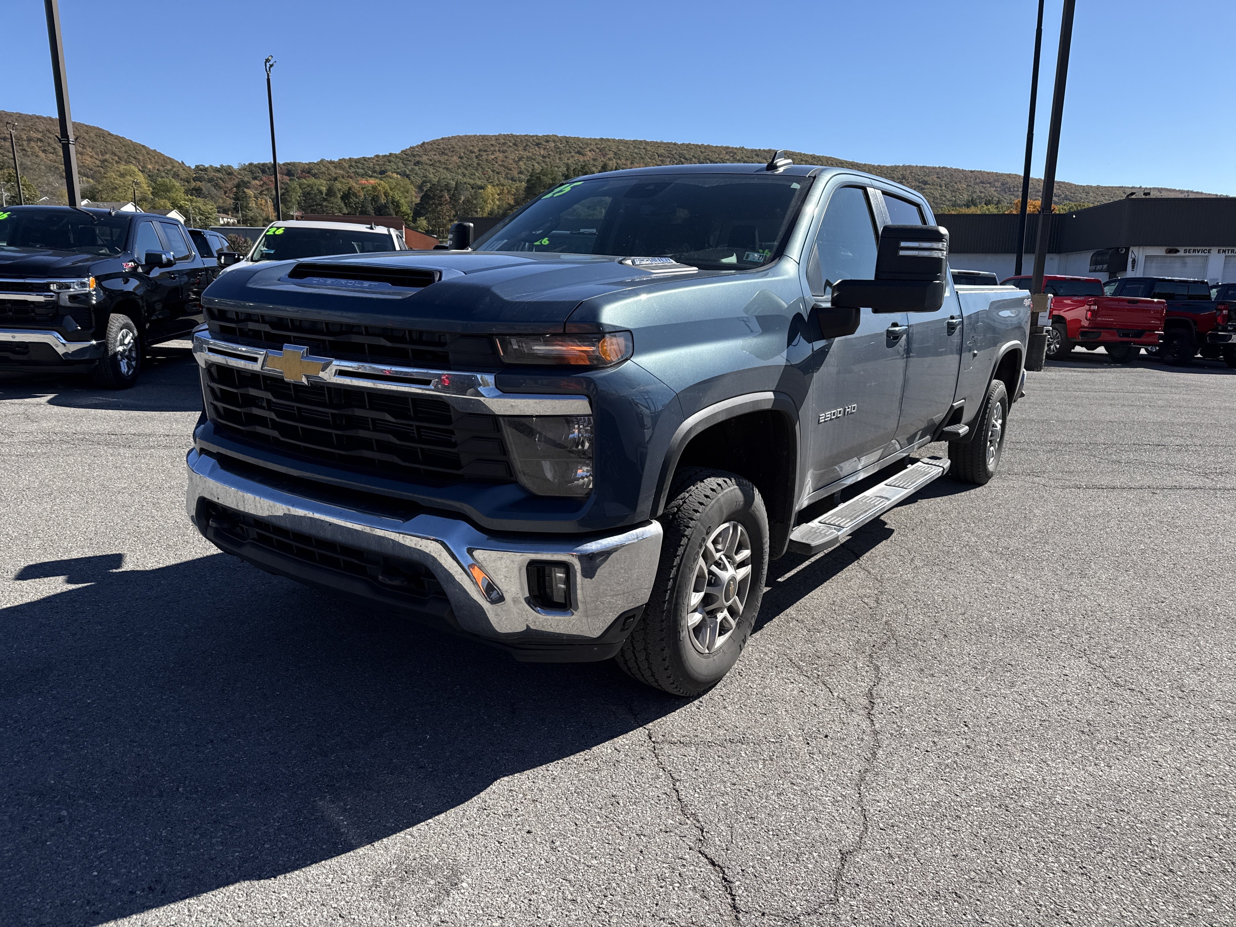 Used 2025 Chevrolet Silverado 2500 LT w/ Convenience Package AWD/4WD image 8