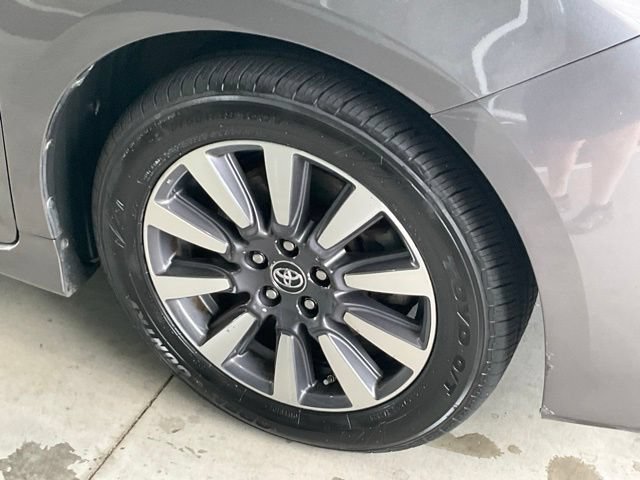 Used 2020 Toyota Sienna Limited Premium FWD image 28