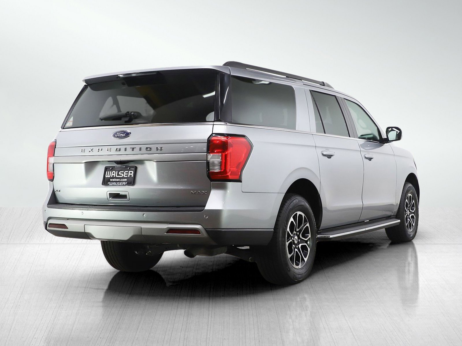 Used 2023 Ford Expedition Max XLT image 5