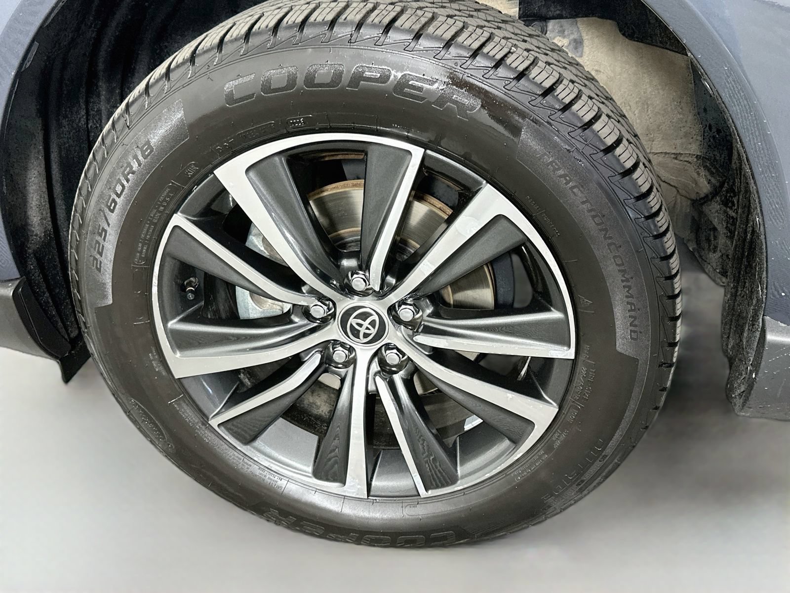 Used 2024 Toyota Venza LE AWD/4WD image 31