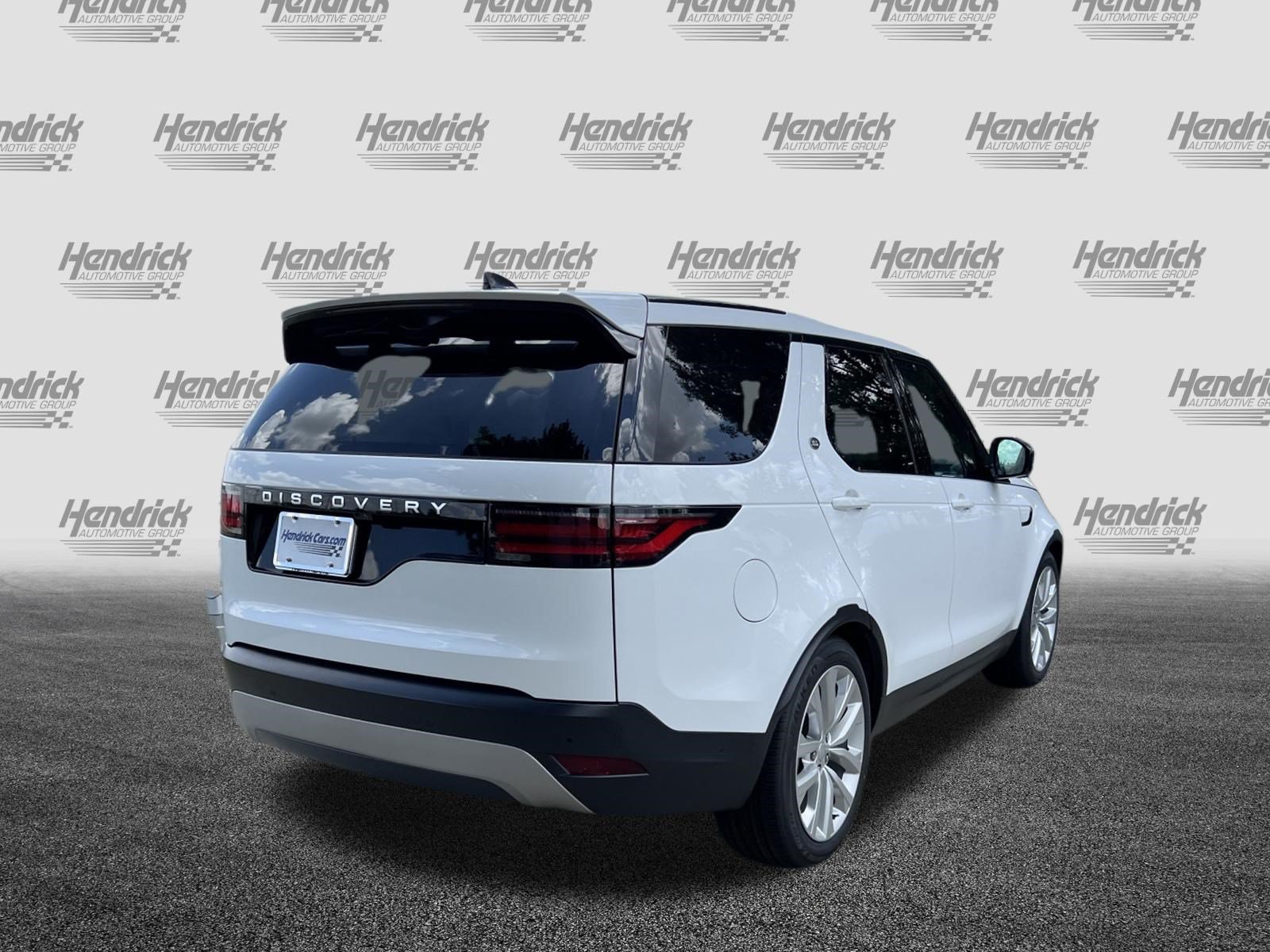 Used 2024 Land Rover Discovery S AWD/4WD image 9