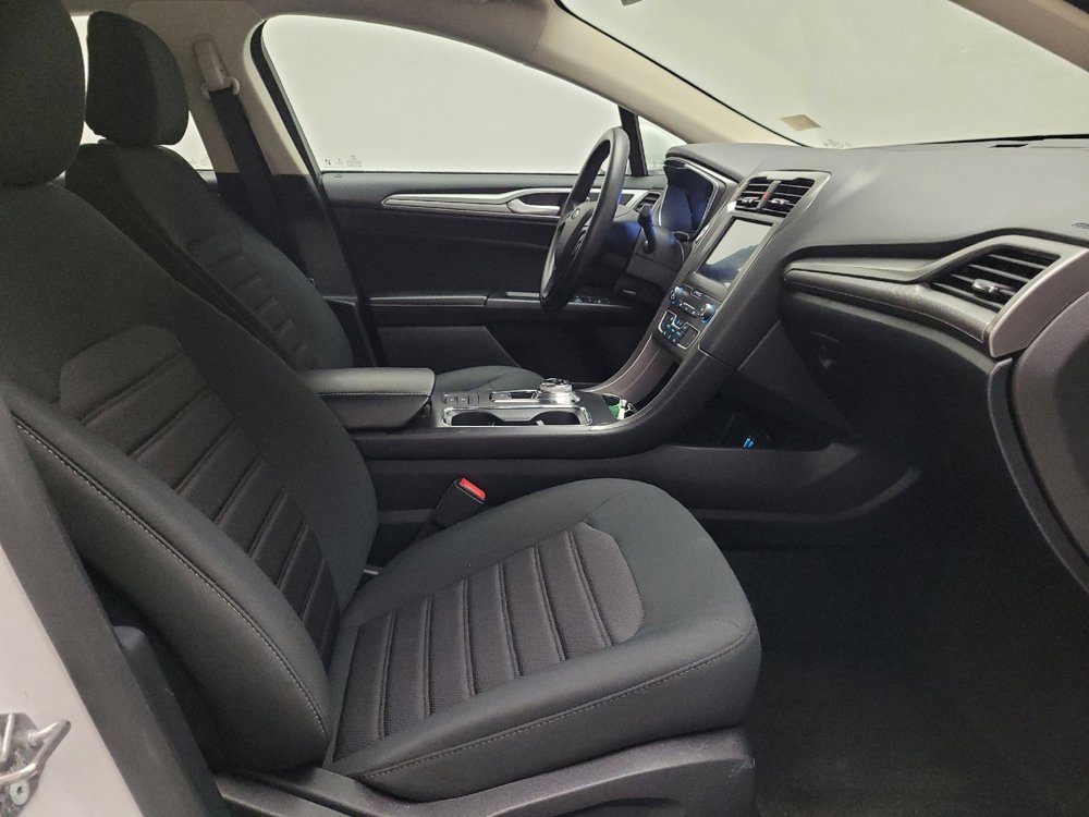 Used 2020 Ford Fusion SE image 21