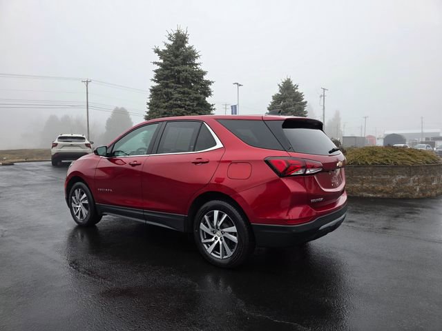 Used 2023 Chevrolet Equinox LT image 2