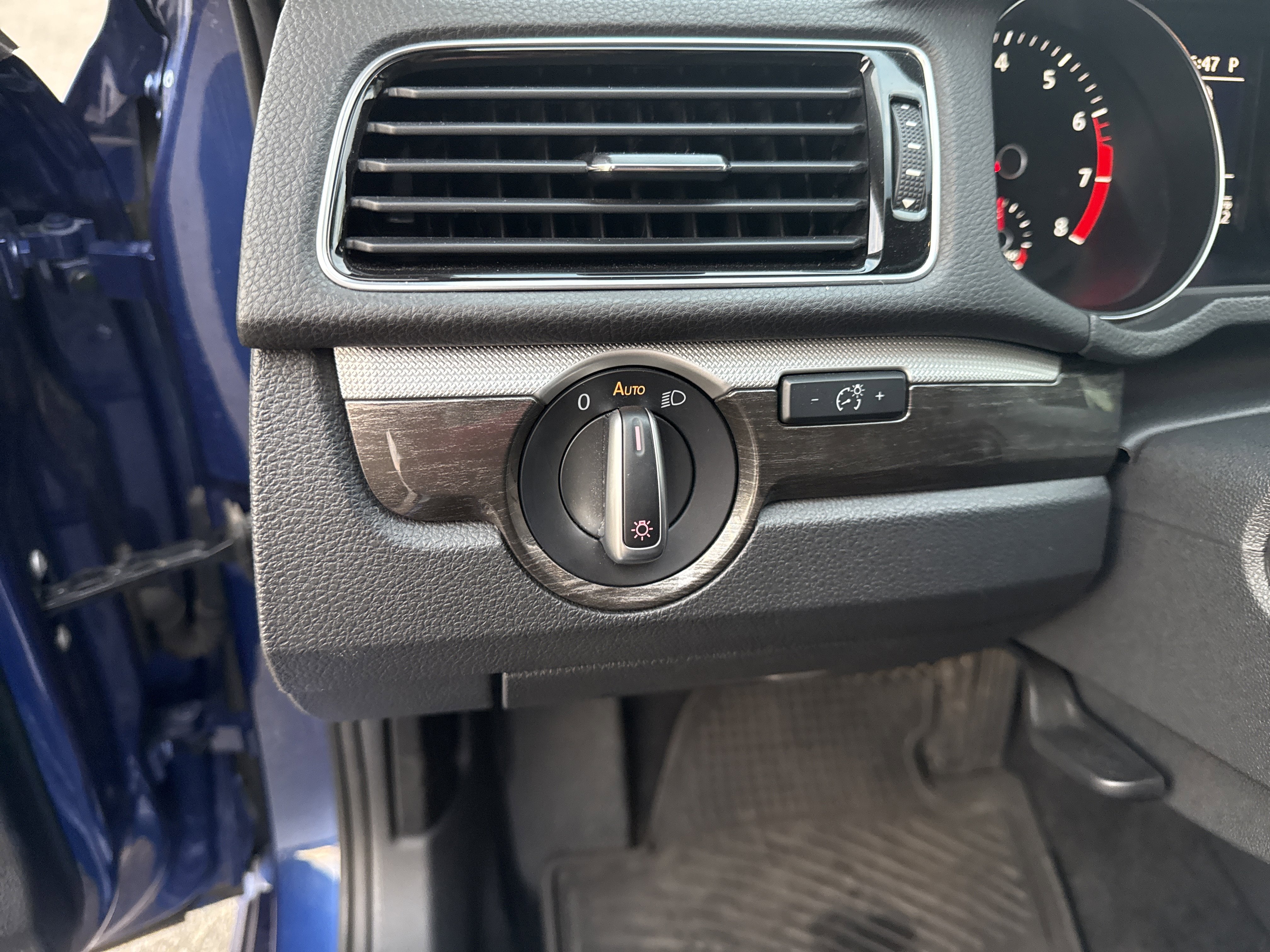 Used 2016 Volkswagen Passat 1.8T SE image 6