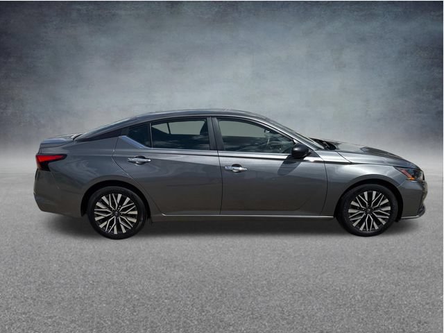 Used 2024 Nissan Altima 2.5 SV FWD image 12