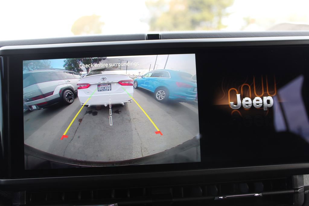 Used 2025 Jeep Wrangler Unlimited Sahara image 24