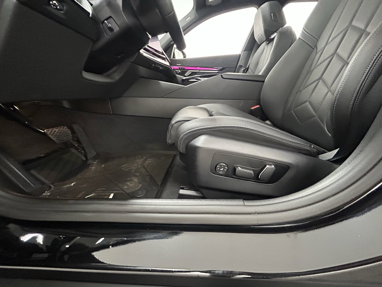 Used 2024 BMW i5 eDrive40i w/ Premium Package image 31