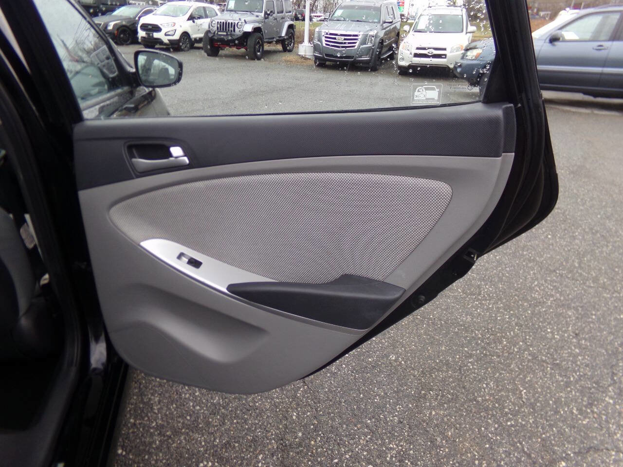 Used 2012 Hyundai Accent GLS image 28