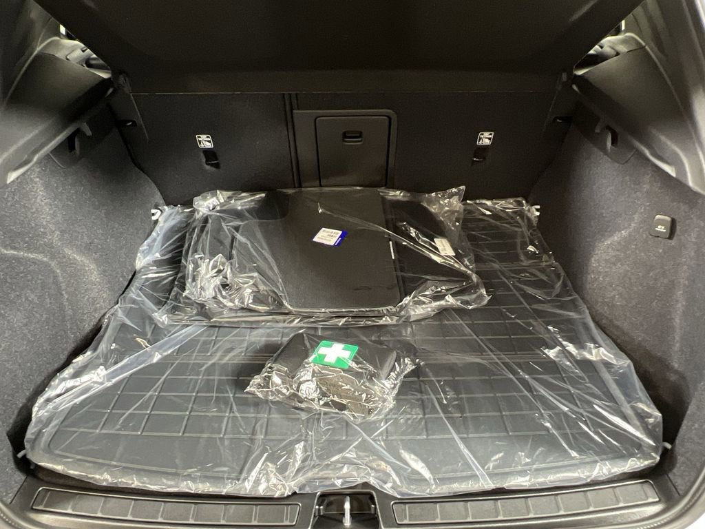 New 2026 Volvo XC40 B5 Plus w/ Protection Package Premier image 17