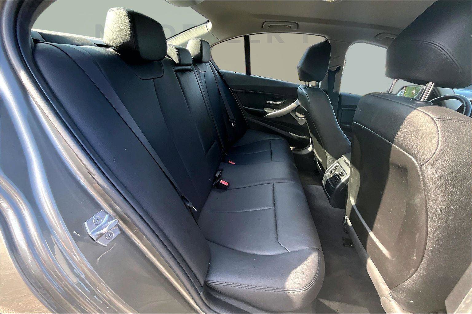 Used 2016 BMW 320i Sedan RWD image 25